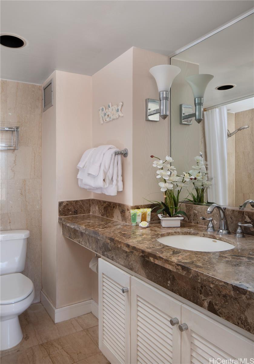 Royal Garden At Waikiki condo # 1711, Honolulu, Hawaii - photo 10 of 23