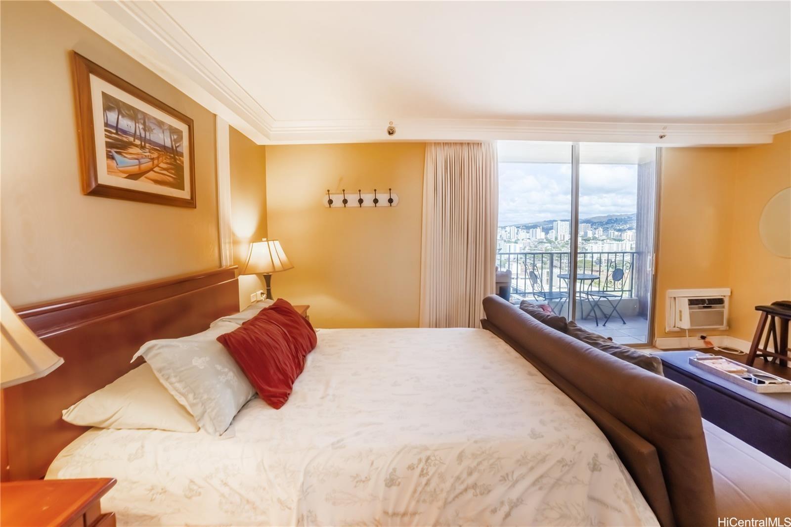 Royal Garden At Waikiki condo # 1804, Honolulu, Hawaii - photo 3 of 16