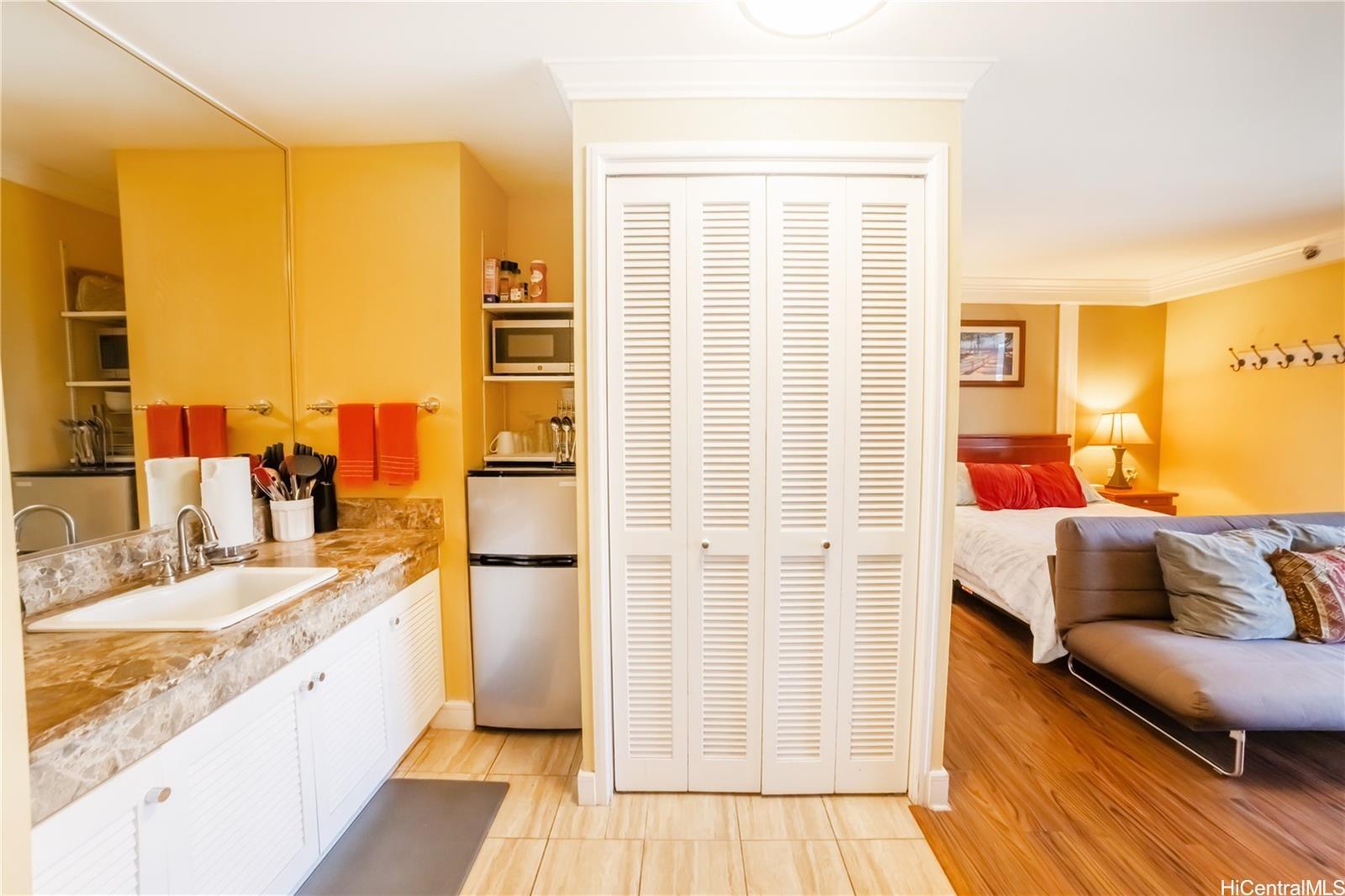 Royal Garden At Waikiki condo # 1804, Honolulu, Hawaii - photo 5 of 16