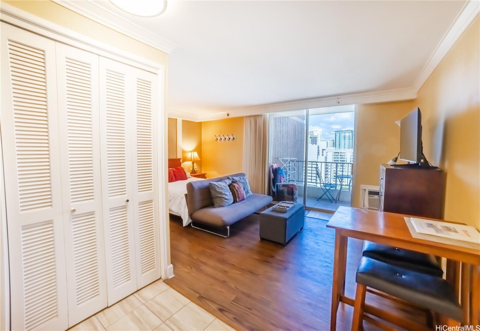 Royal Garden At Waikiki condo # 1804, Honolulu, Hawaii - photo 8 of 16