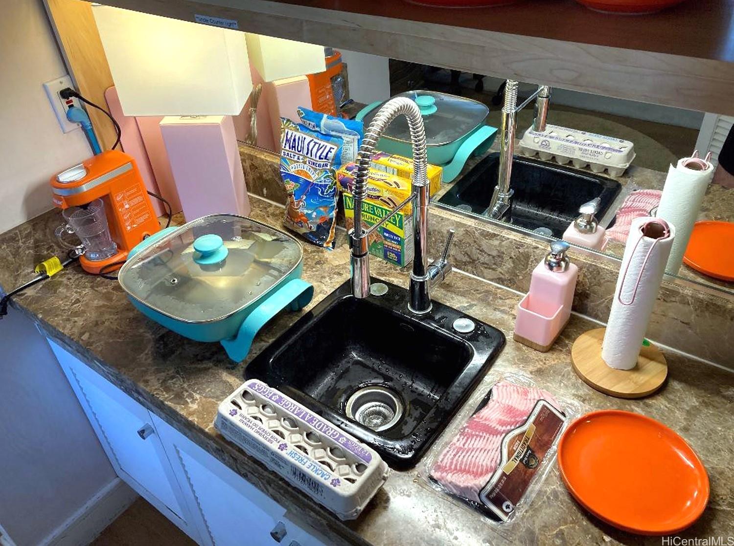 Royal Garden At Waikiki condo # 1808, Honolulu, Hawaii - photo 10 of 25