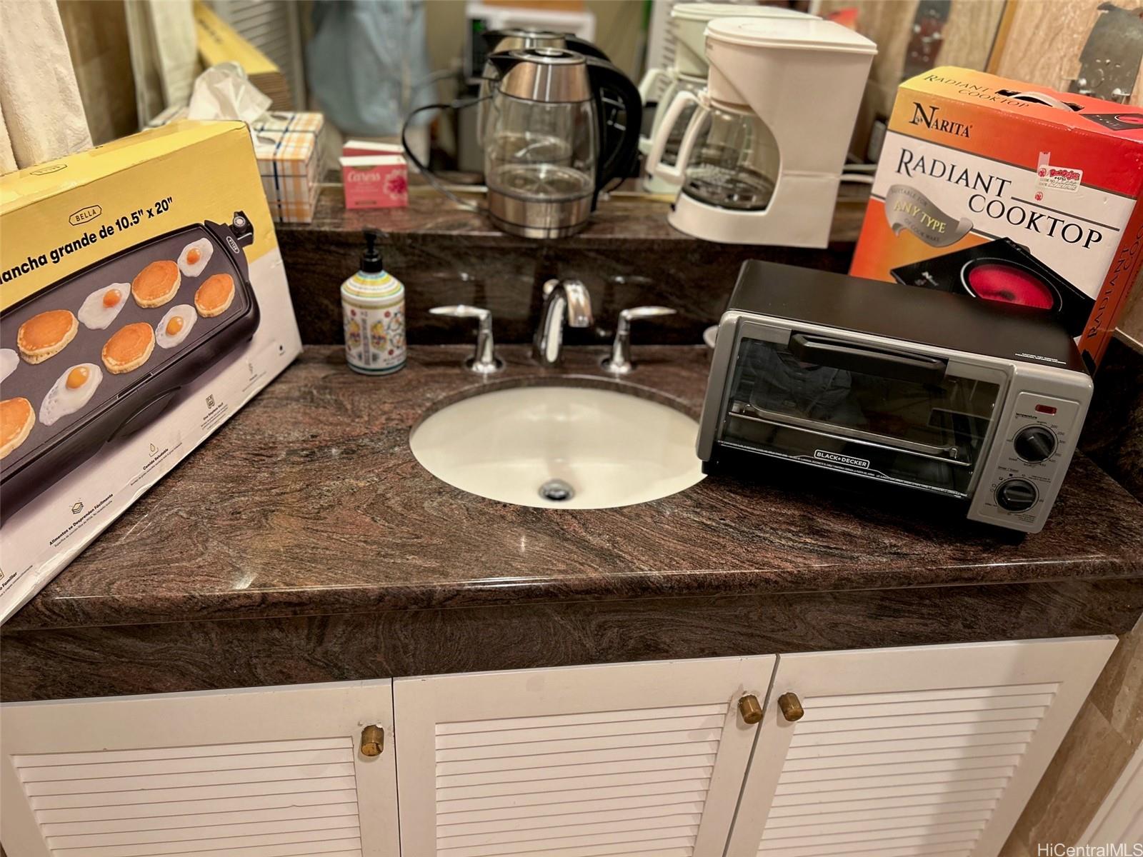 Royal Garden At Waikiki condo # 2107, Honolulu, Hawaii - photo 6 of 15