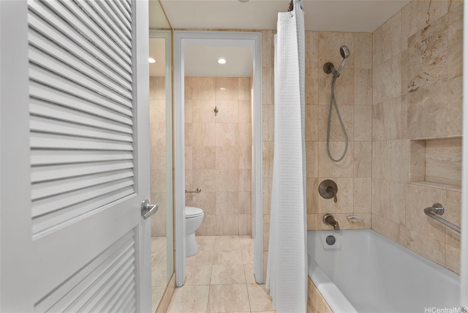 Royal Garden At Waikiki condo # 2108, Honolulu, Hawaii - photo 5 of 25