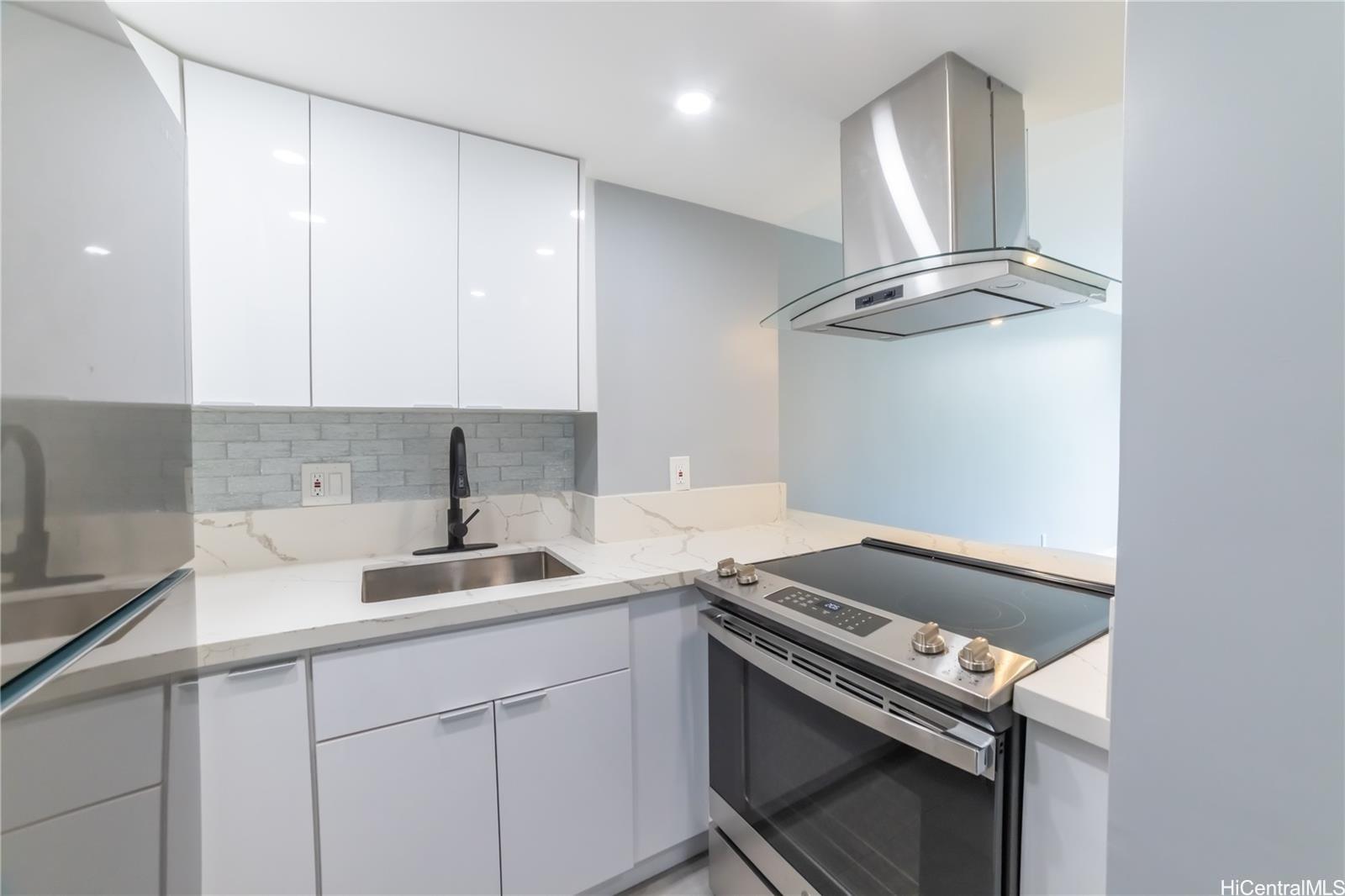 Seaside Suites condo # 310, Honolulu, Hawaii - photo 11 of 17