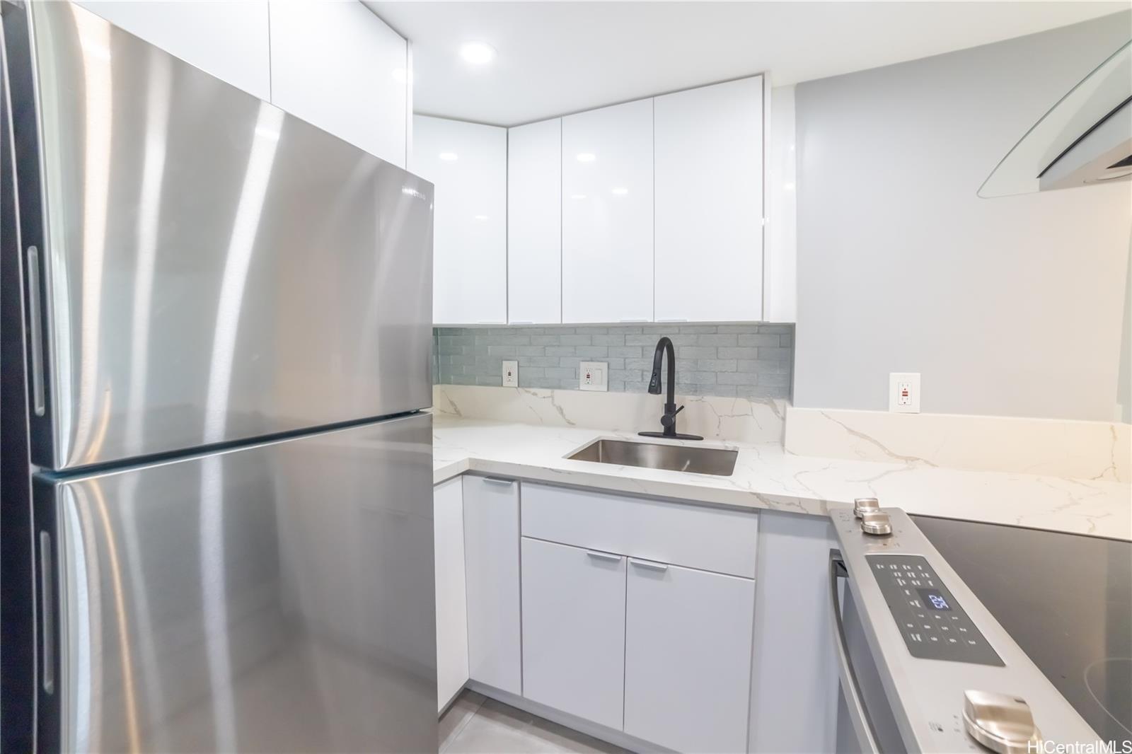 Seaside Suites condo # 310, Honolulu, Hawaii - photo 13 of 17