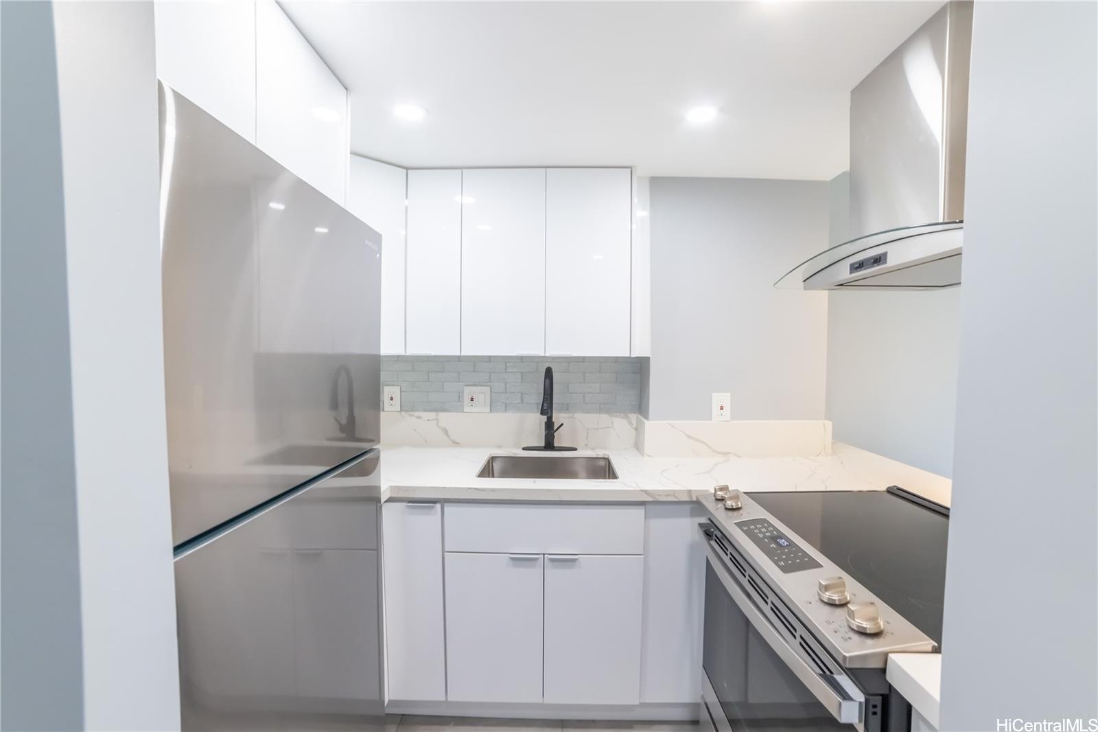 Seaside Suites condo # 310, Honolulu, Hawaii - photo 3 of 16