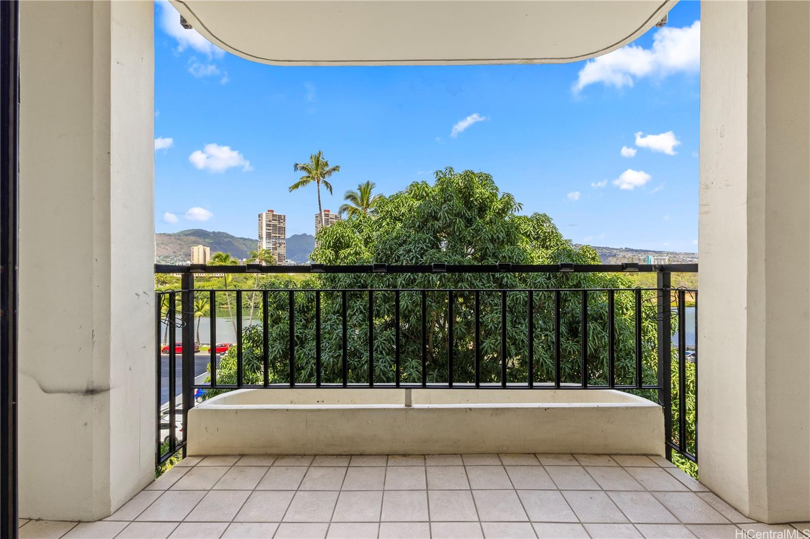 Seaside Suites condo # 404, Honolulu, Hawaii - photo 13 of 24