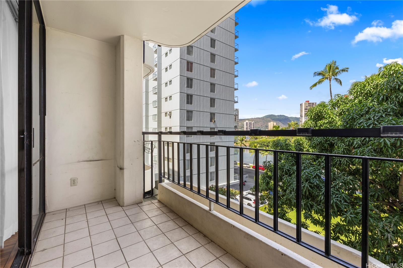 Seaside Suites condo # 404, Honolulu, Hawaii - photo 15 of 24