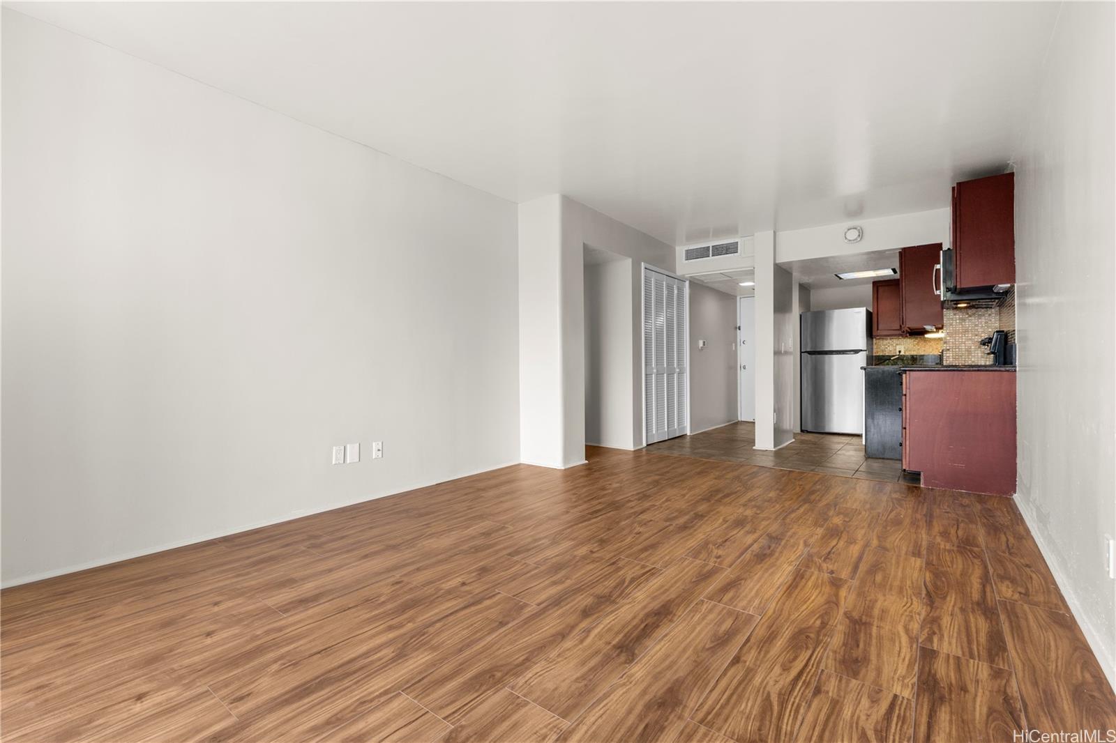 Seaside Suites condo # 404, Honolulu, Hawaii - photo 6 of 24