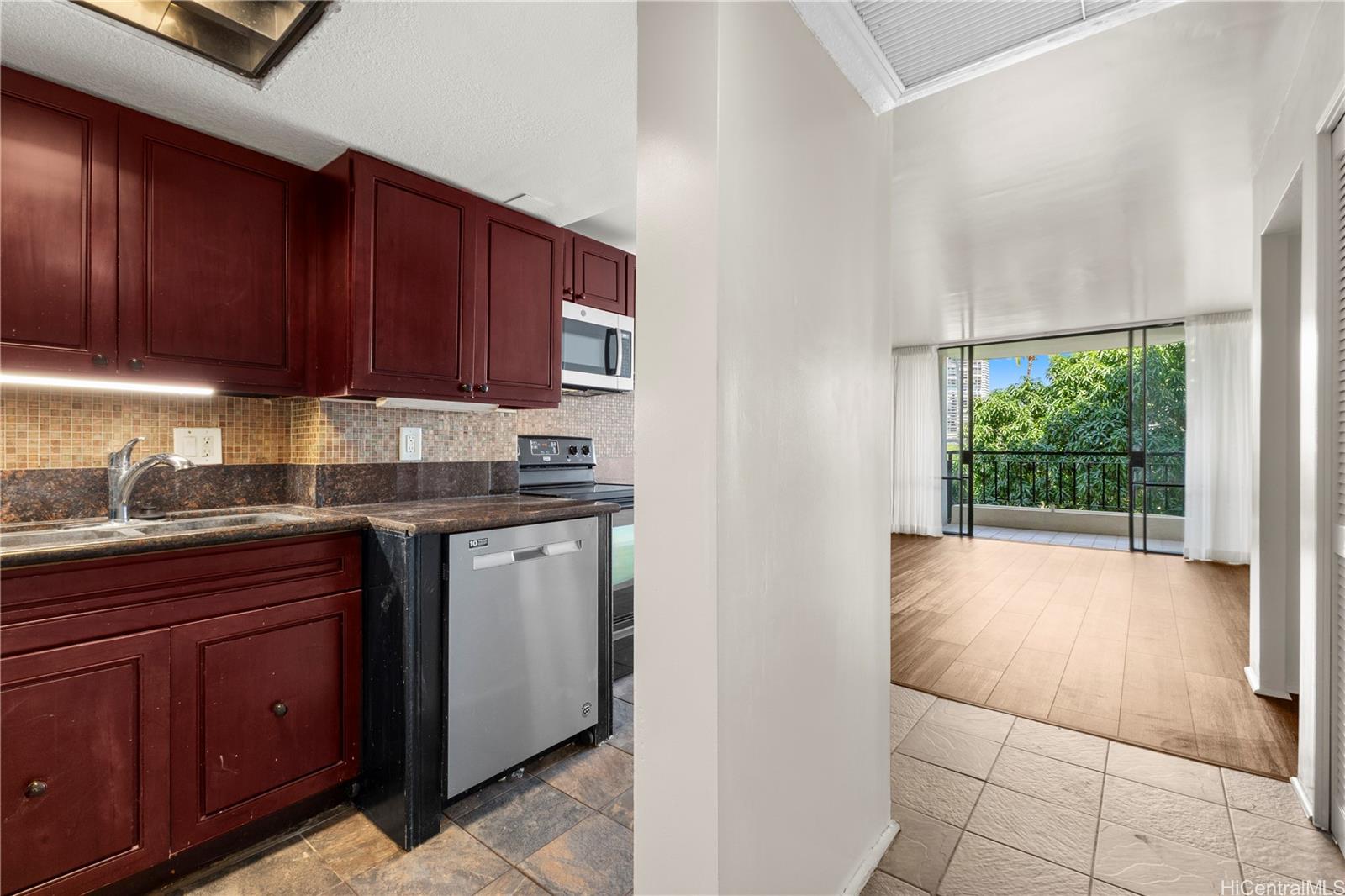 Seaside Suites condo # 404, Honolulu, Hawaii - photo 10 of 24