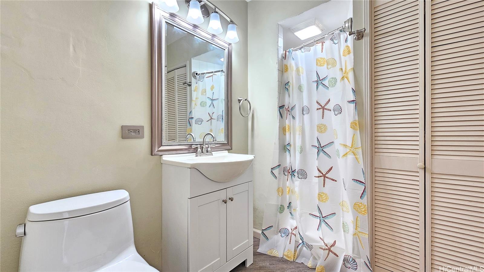 Seaside Suites condo # 506, Honolulu, Hawaii - photo 13 of 25