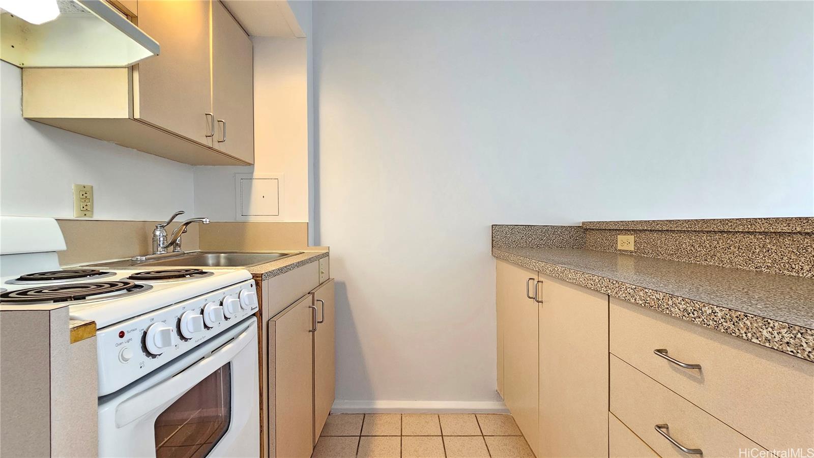 Seaside Suites condo # 506, Honolulu, Hawaii - photo 3 of 25