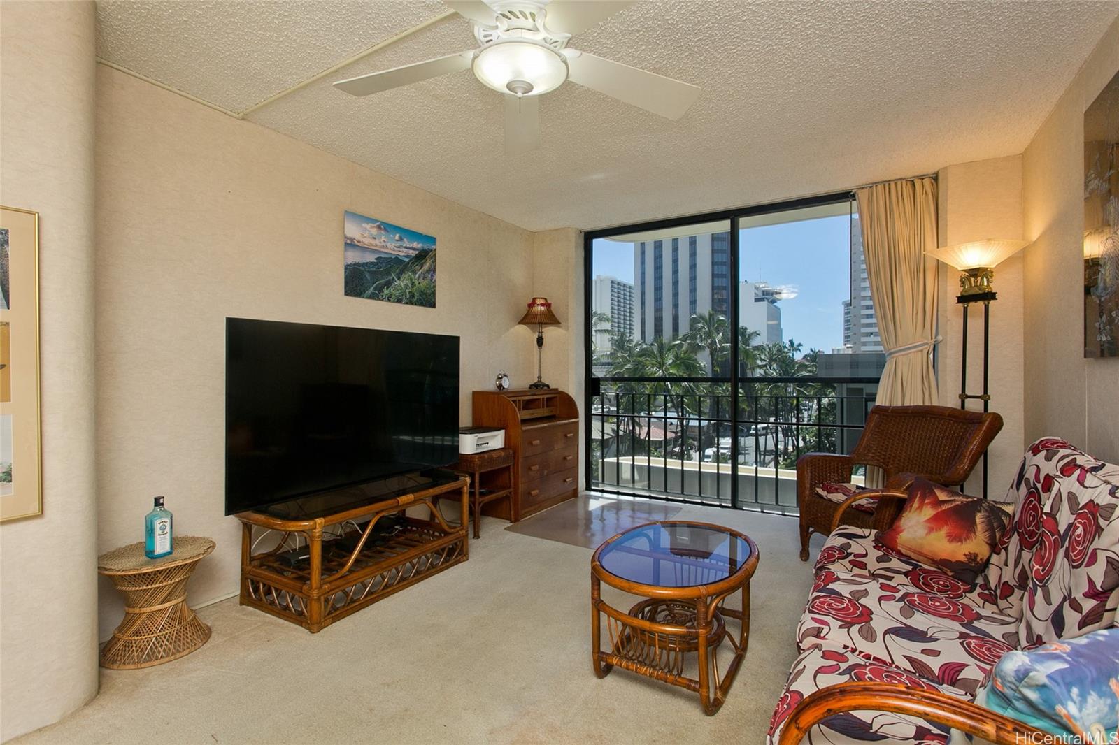 Seaside Suites condo # 605, Honolulu, Hawaii - photo 2 of 18