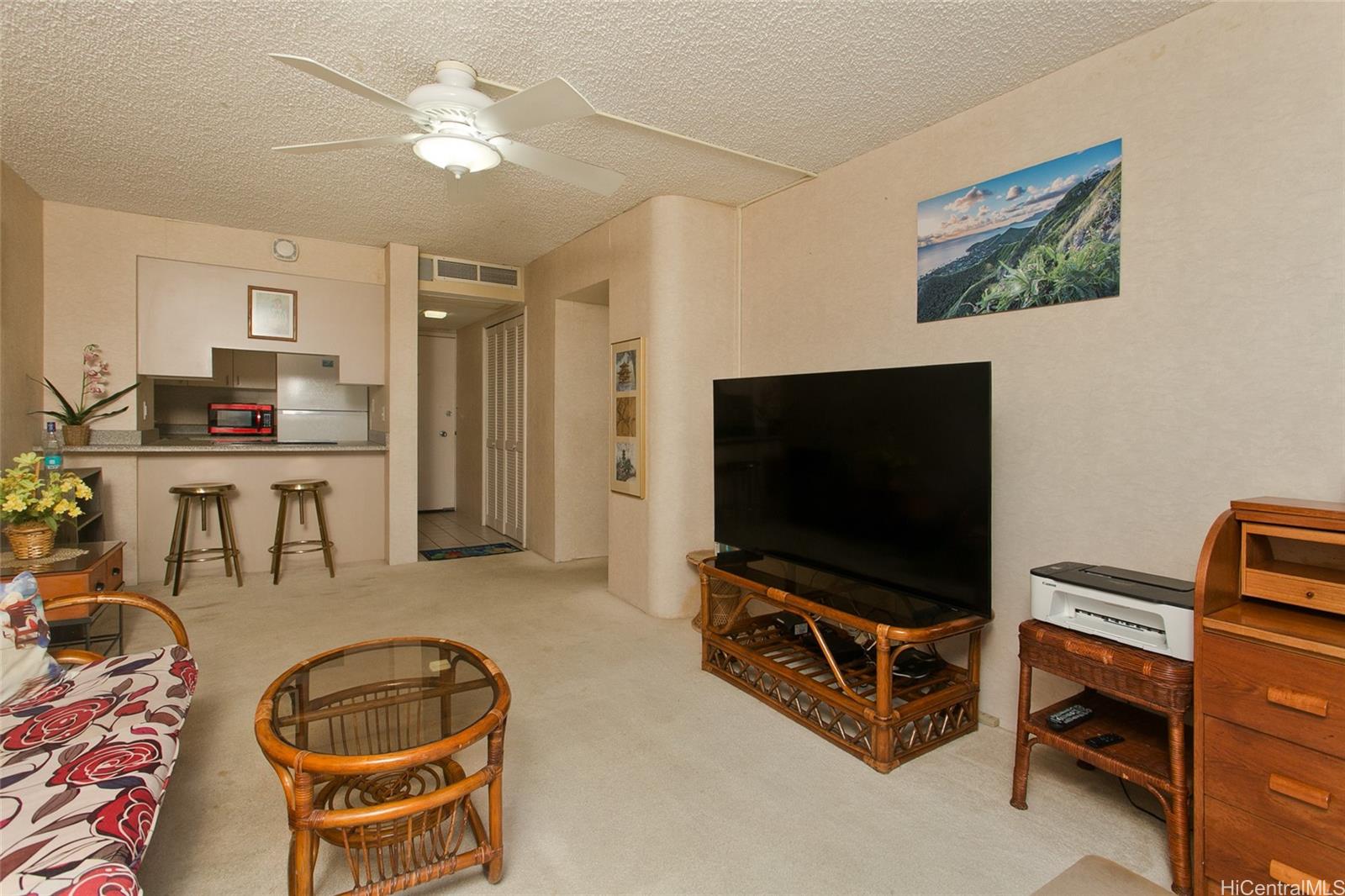 Seaside Suites condo # 605, Honolulu, Hawaii - photo 4 of 18