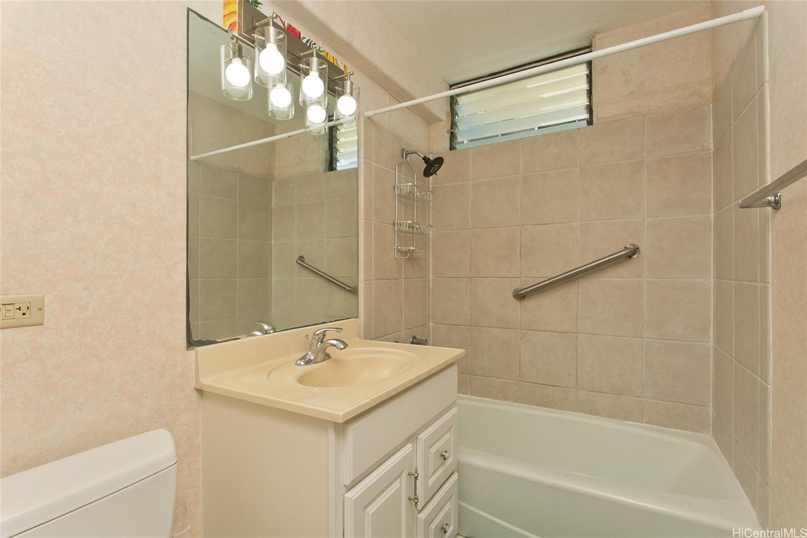 Seaside Suites condo # 605, Honolulu, Hawaii - photo 7 of 18