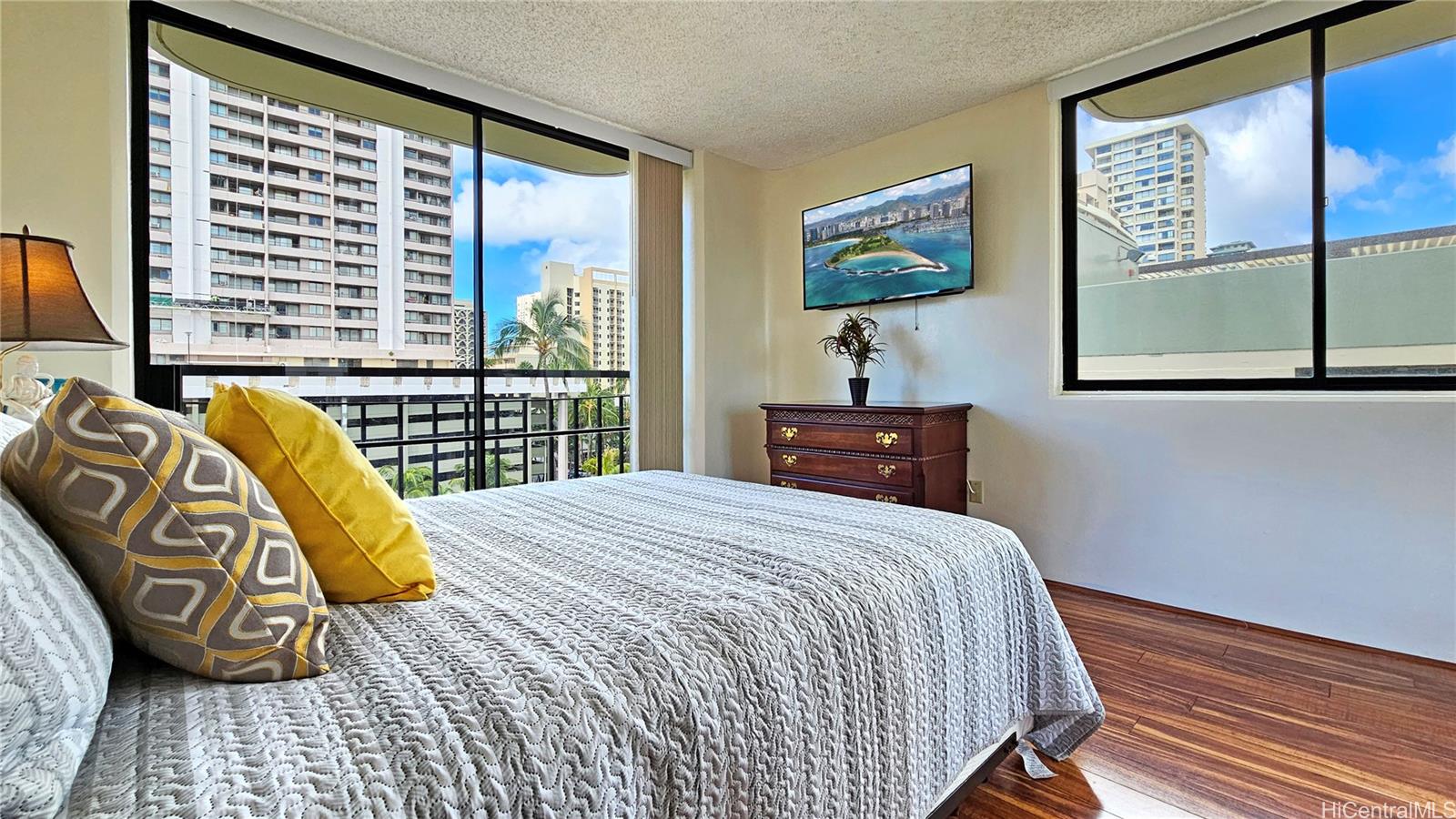 Seaside Suites condo # 608, Honolulu, Hawaii - photo 7 of 22