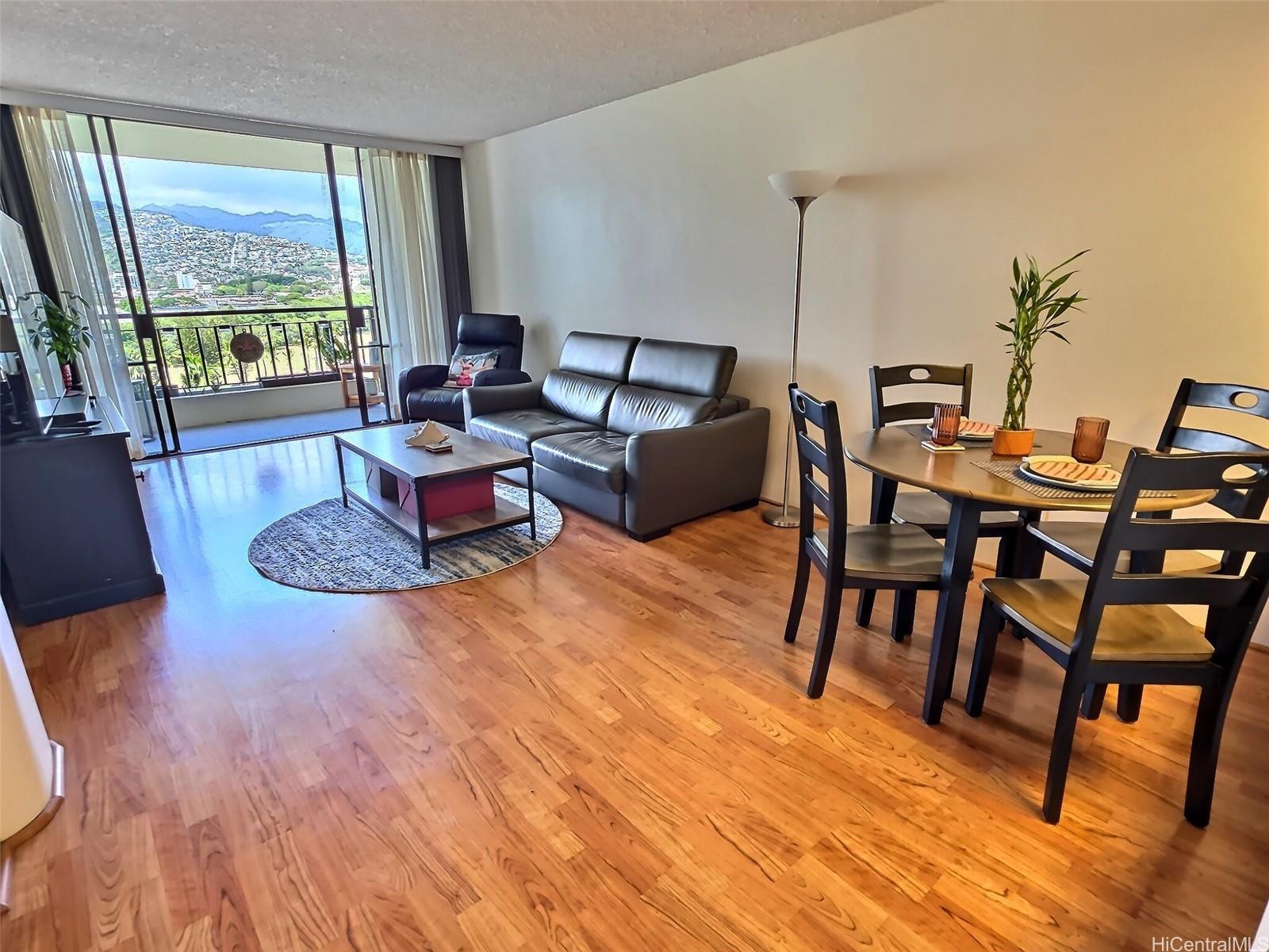 Seaside Suites condo # 903, Honolulu, Hawaii - photo 2 of 25