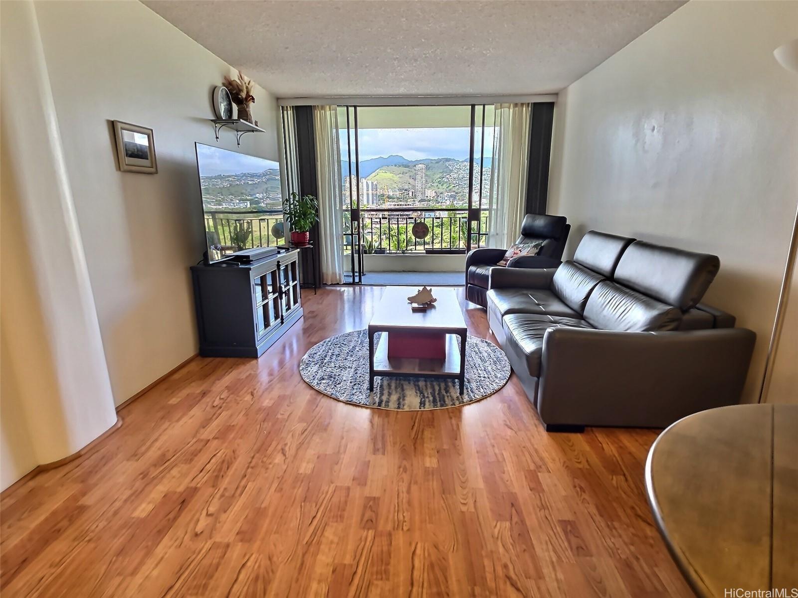 Seaside Suites condo # 903, Honolulu, Hawaii - photo 3 of 25