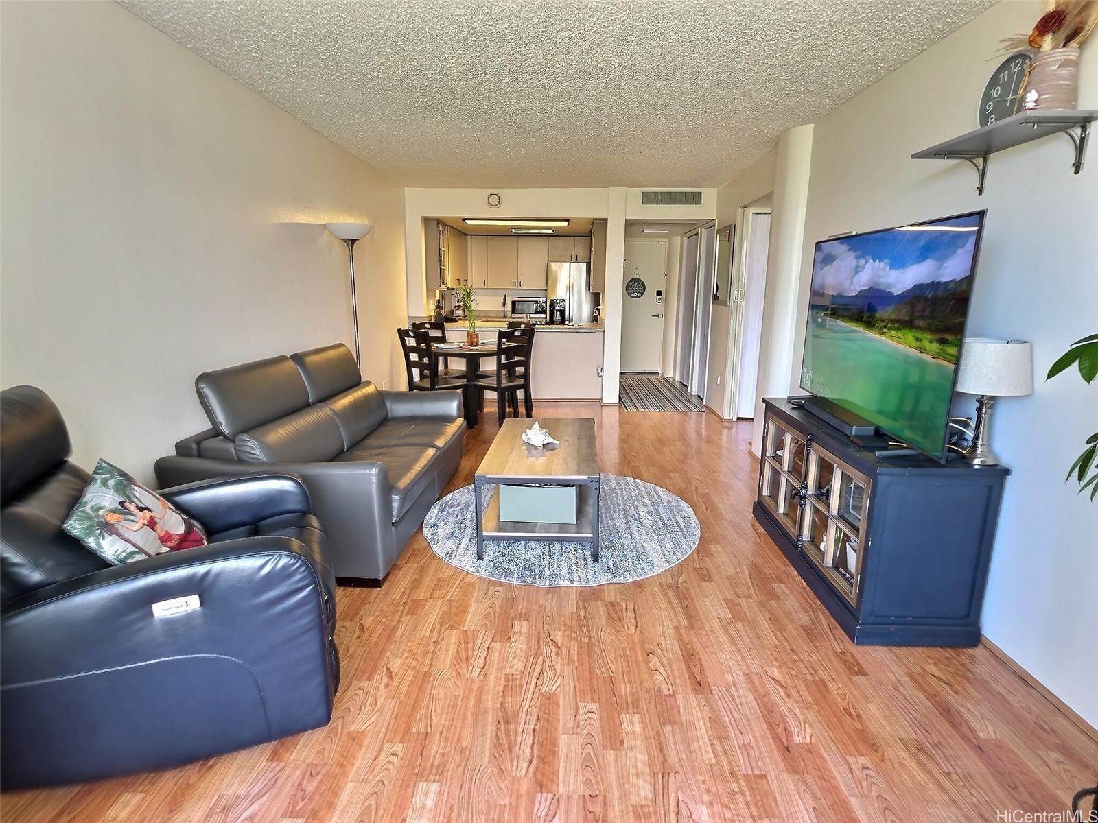 Seaside Suites condo # 903, Honolulu, Hawaii - photo 4 of 25