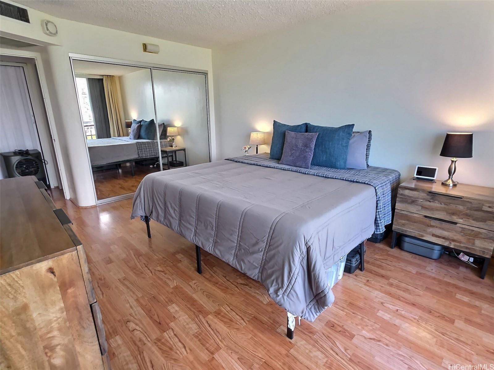 Seaside Suites condo # 903, Honolulu, Hawaii - photo 10 of 25