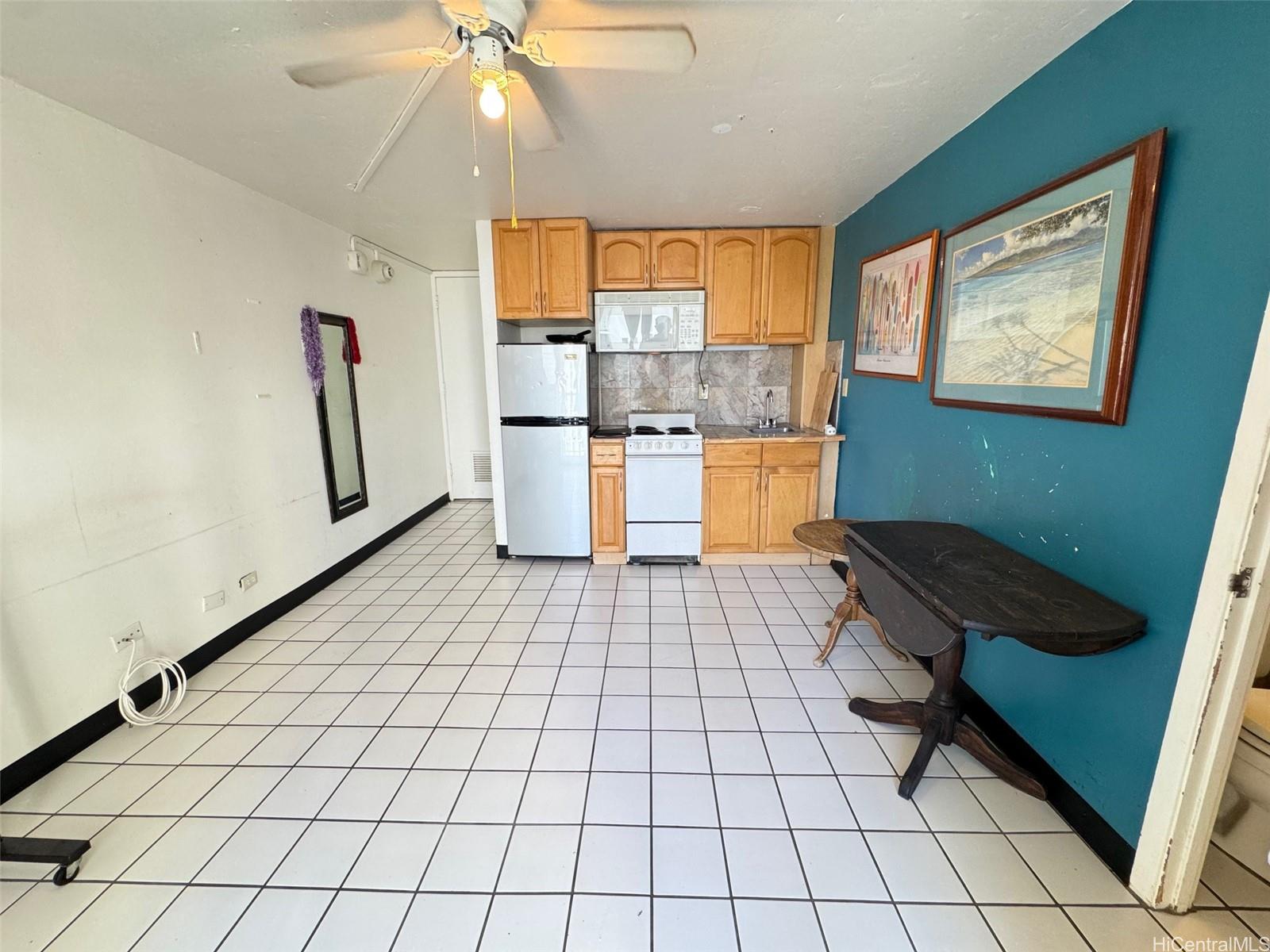 441 Lewers St Honolulu - Rental - photo 2 of 5