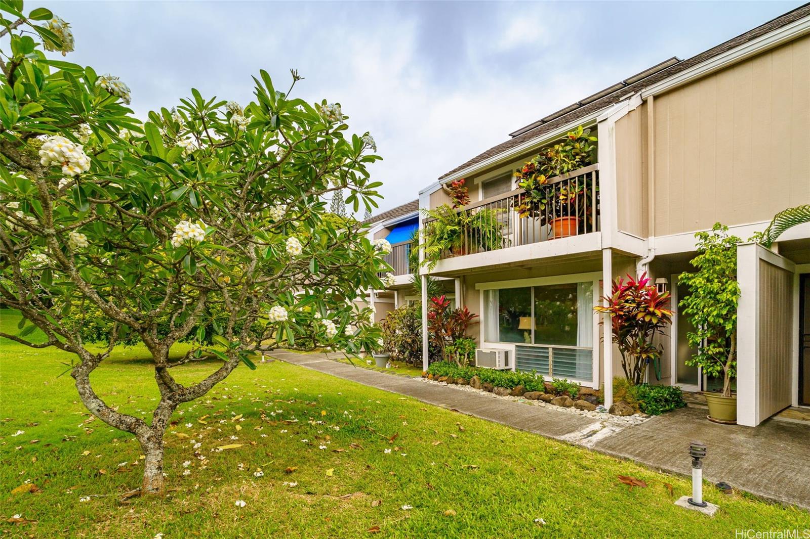 44-104 Hako Street townhouse # 403, Kaneohe, Hawaii - photo 3 of 24