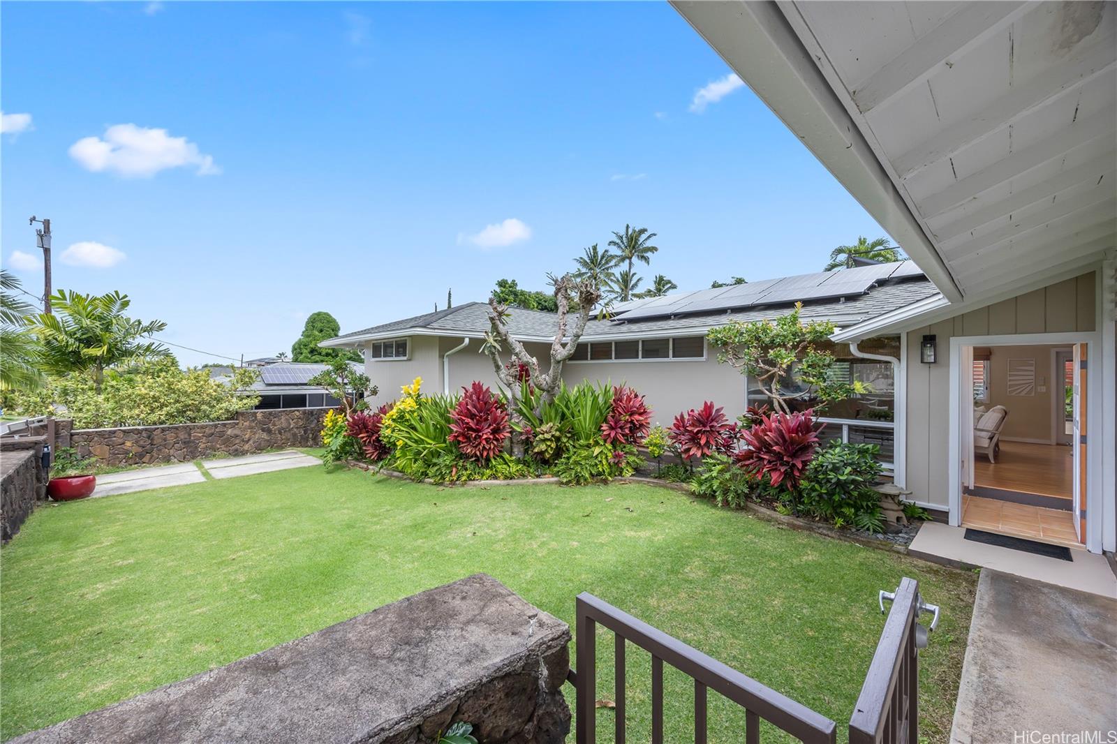 44-135  Kalenakai Place Bay View Garden, Kaneohe home - photo 2 of 25