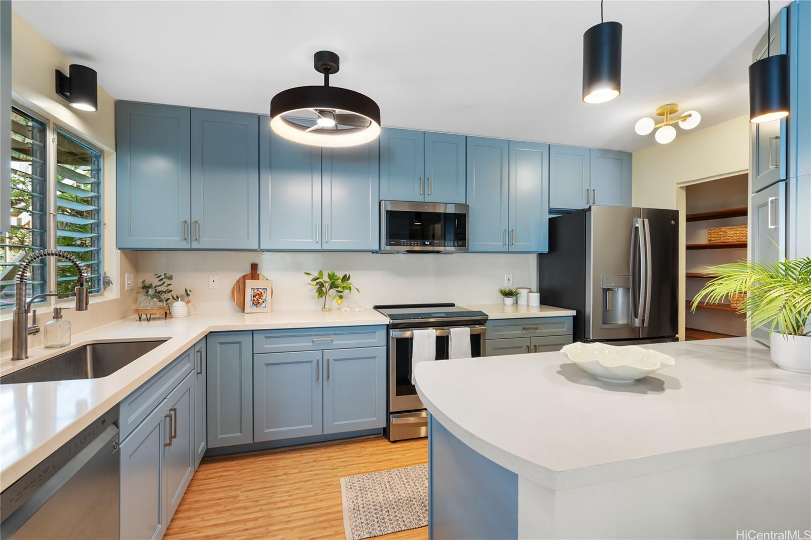 Yacht Club Knolls condo # 5, Kaneohe, Hawaii - photo 2 of 25