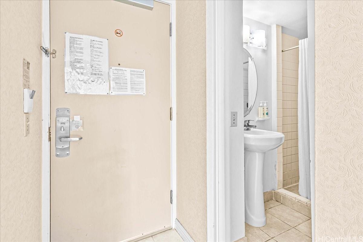 Aloha Surf Hotel condo # 413, Honolulu, Hawaii - photo 6 of 12