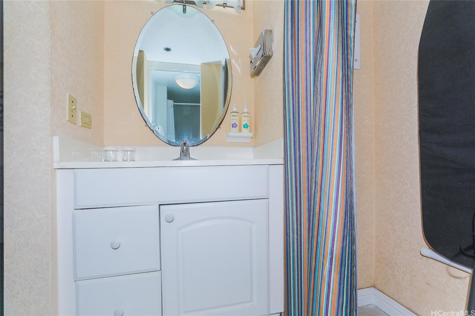 Aloha Surf Hotel condo # 507, Honolulu, Hawaii - photo 13 of 25