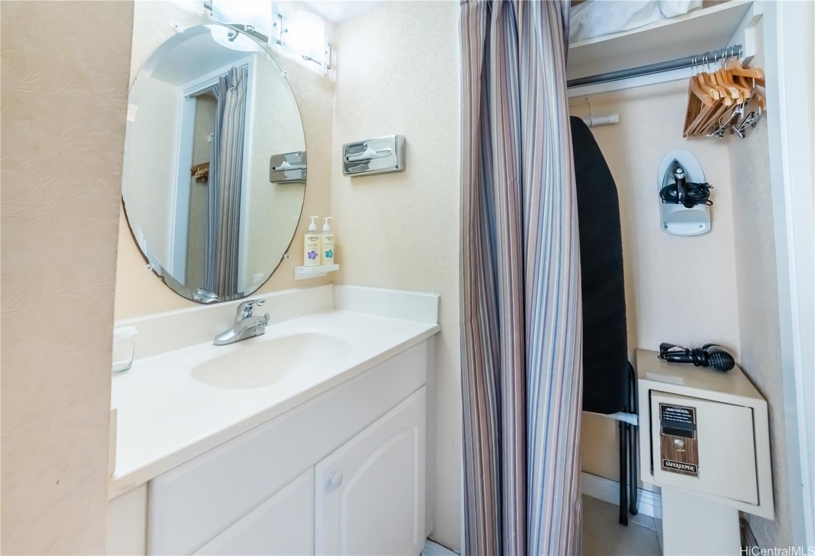 Aloha Surf Hotel condo # 507, Honolulu, Hawaii - photo 10 of 17