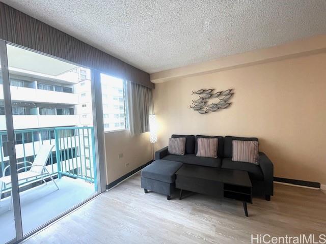 Aloha Surf Hotel condo # 606, Honolulu, Hawaii - photo 4 of 25