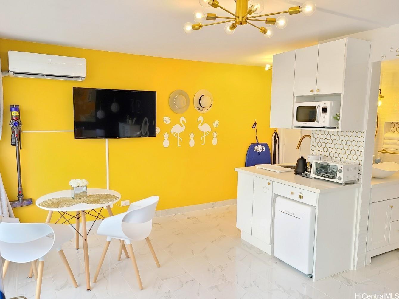 Aloha Surf Hotel condo # 611, Honolulu, Hawaii - photo 4 of 13