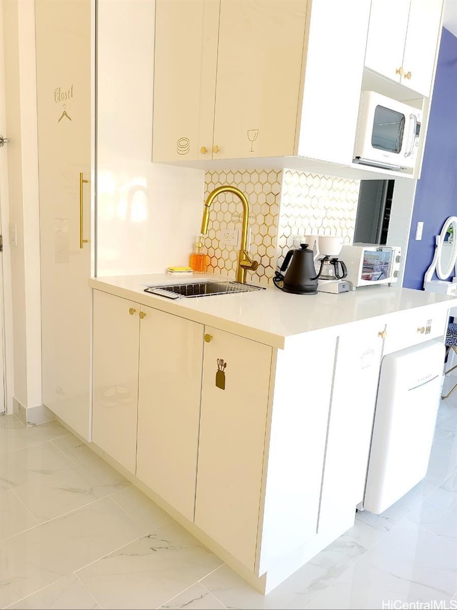 Aloha Surf Hotel condo # 611, Honolulu, Hawaii - photo 6 of 13