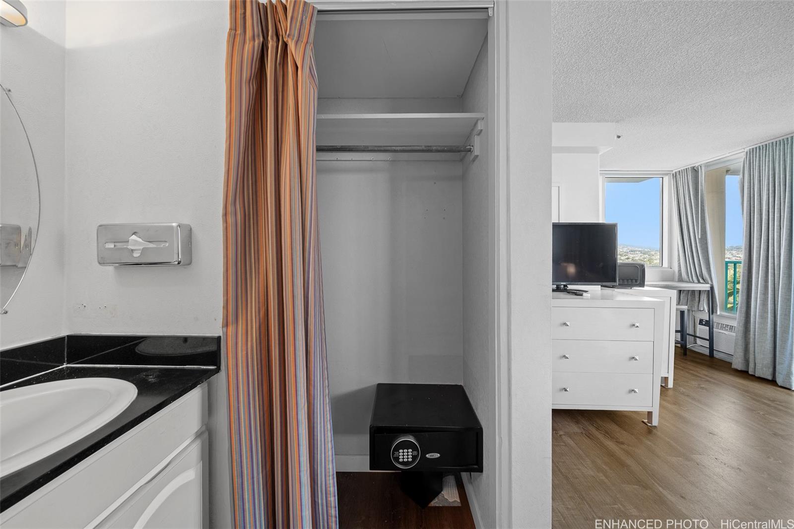 Aloha Surf Hotel condo # 810, Honolulu, Hawaii - photo 18 of 23