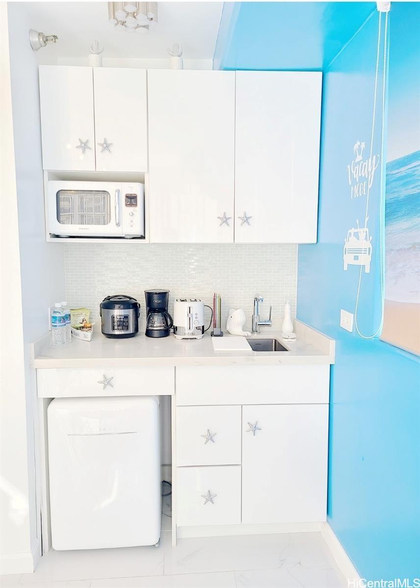 Aloha Surf Hotel condo # 903, Honolulu, Hawaii - photo 4 of 11