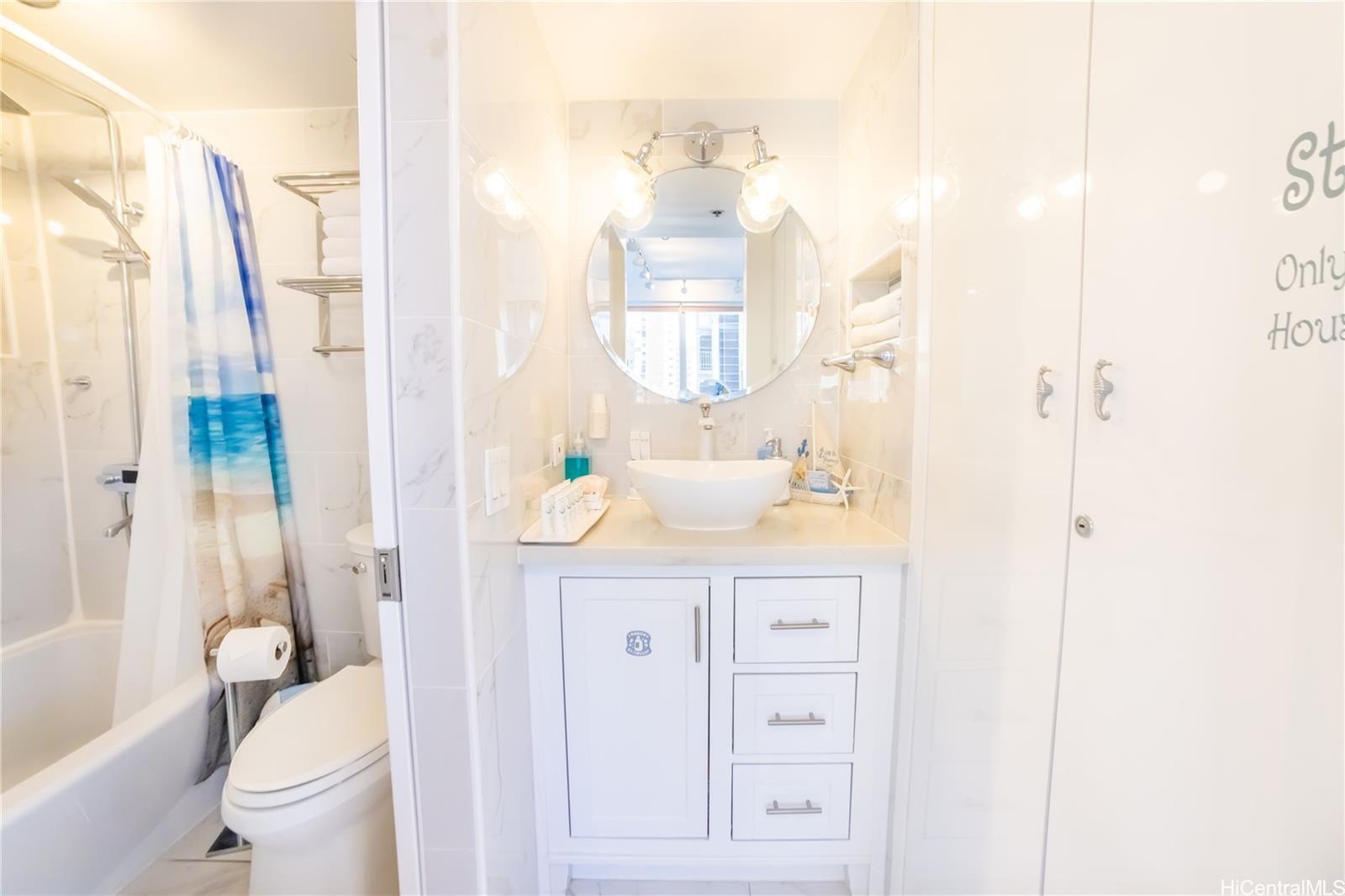 Aloha Surf Hotel condo # 903, Honolulu, Hawaii - photo 6 of 11