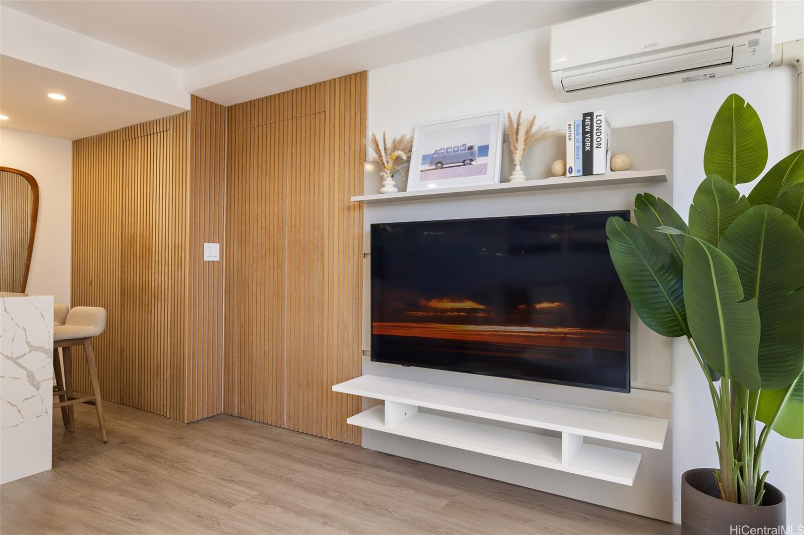 Aloha Surf Hotel condo # PH-F (1605), Honolulu, Hawaii - photo 13 of 25