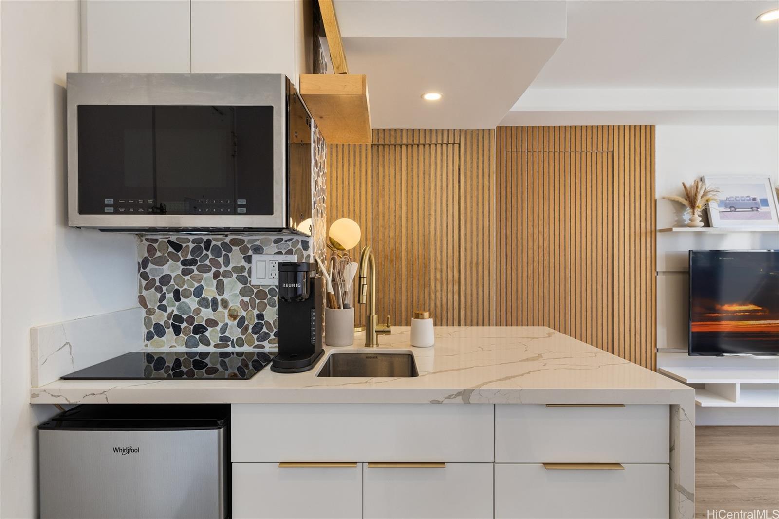 Aloha Surf Hotel condo # PH-F (1605), Honolulu, Hawaii - photo 16 of 25