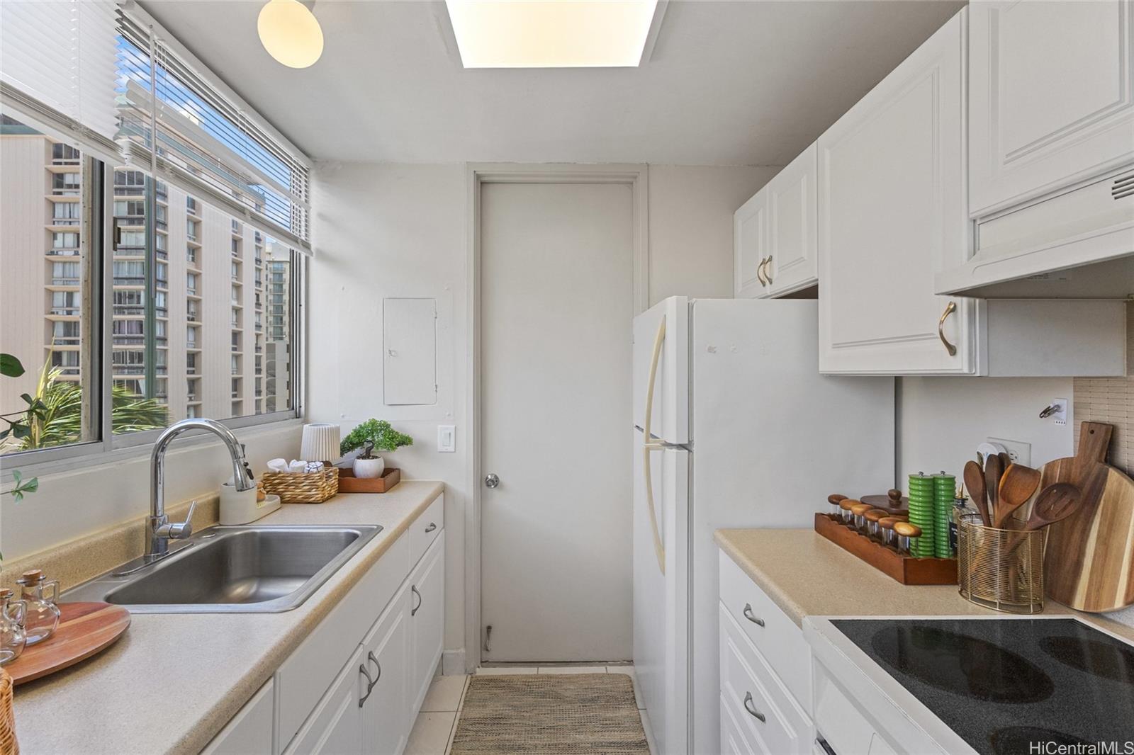 444 Nahua condo # 903, Honolulu, Hawaii - photo 5 of 19