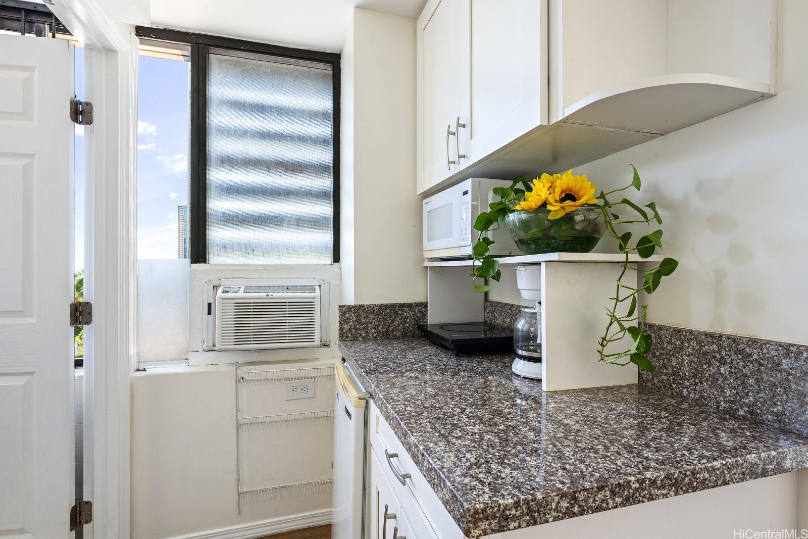 Hawaiian Monarch condo # 1003, Honolulu, Hawaii - photo 10 of 20