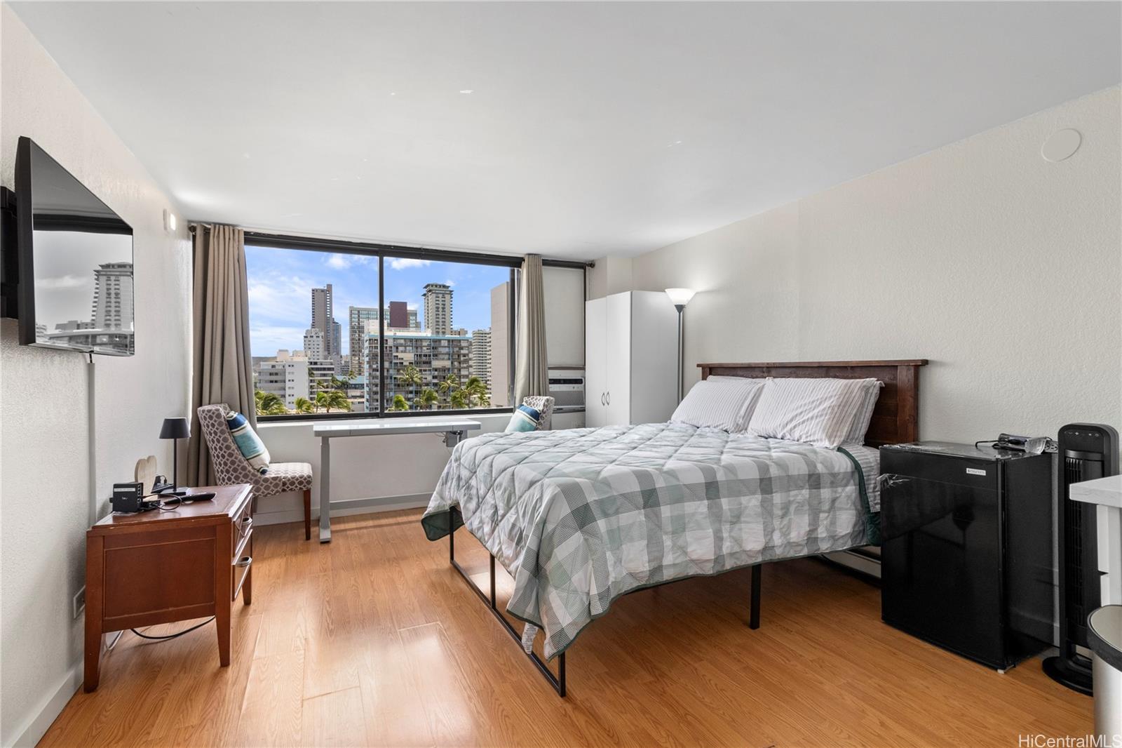 Hawaiian Monarch condo # 1007, Honolulu, Hawaii - photo 2 of 11