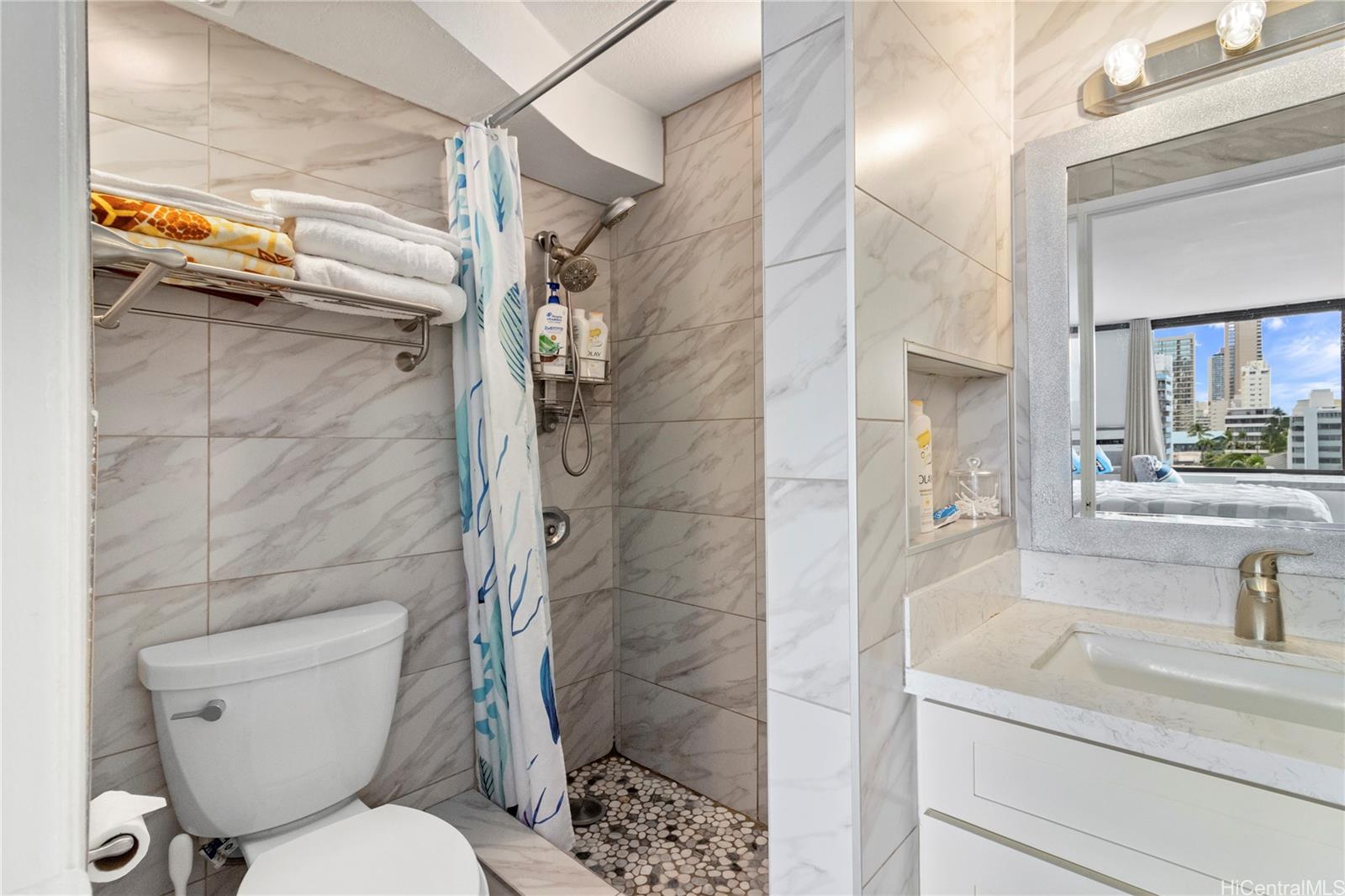 Hawaiian Monarch condo # 1007, Honolulu, Hawaii - photo 6 of 11