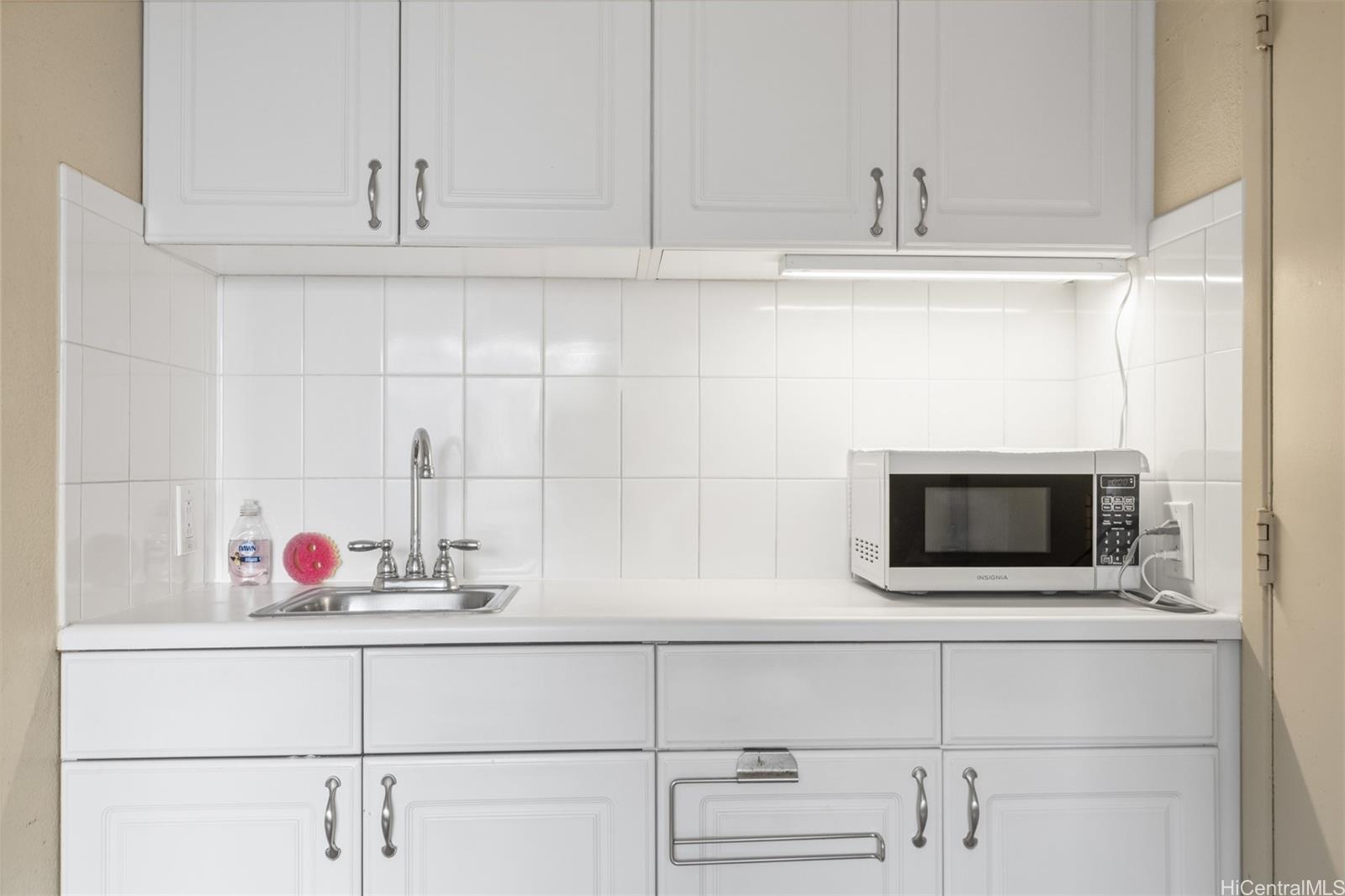 Hawaiian Monarch condo # 1109, Honolulu, Hawaii - photo 8 of 25