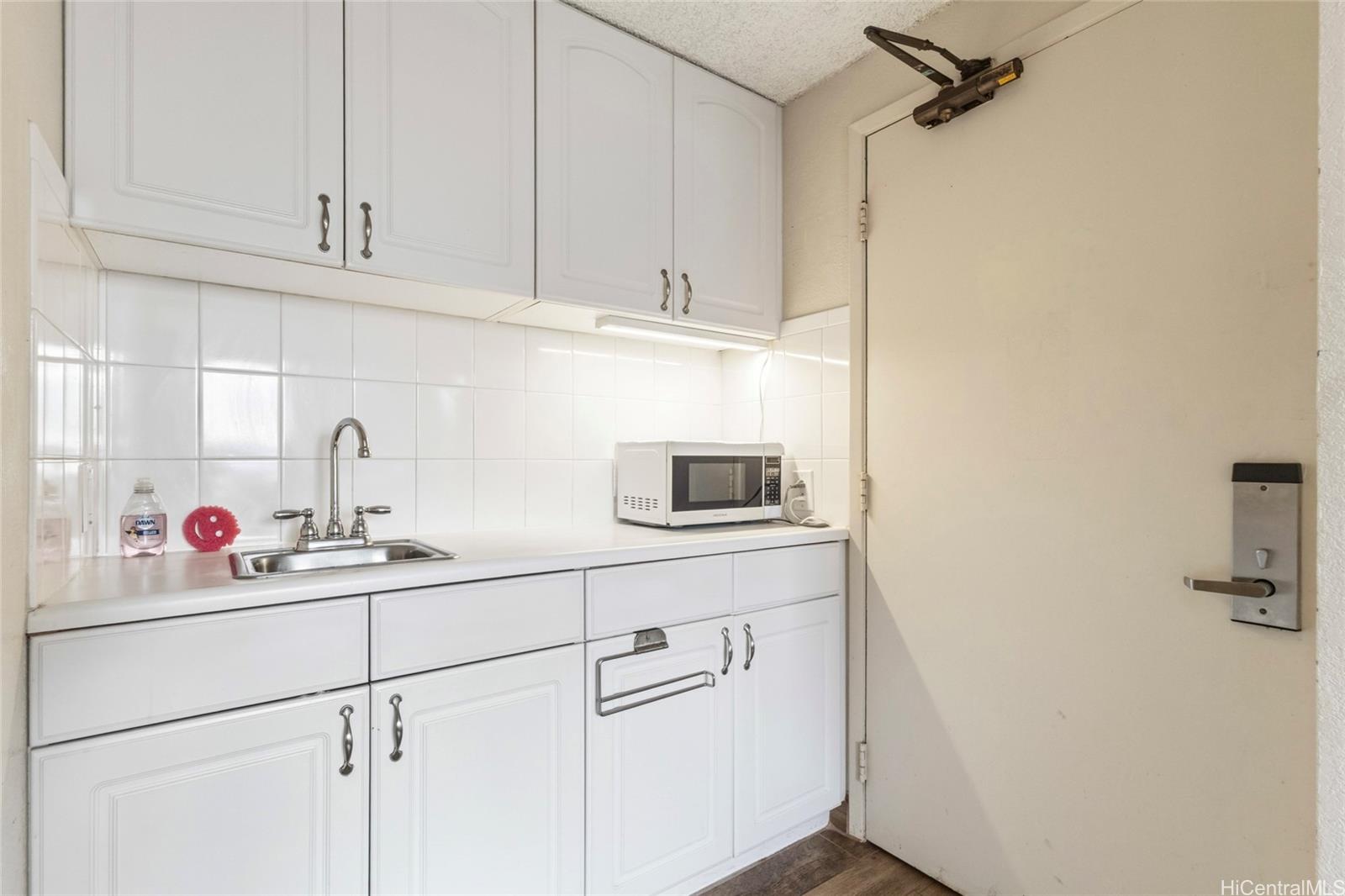 Hawaiian Monarch condo # 1109, Honolulu, Hawaii - photo 9 of 25