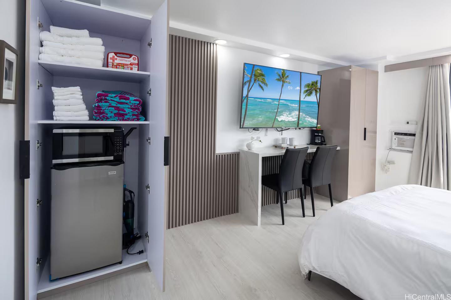 Hawaiian Monarch condo # 1308, Honolulu, Hawaii - photo 13 of 23