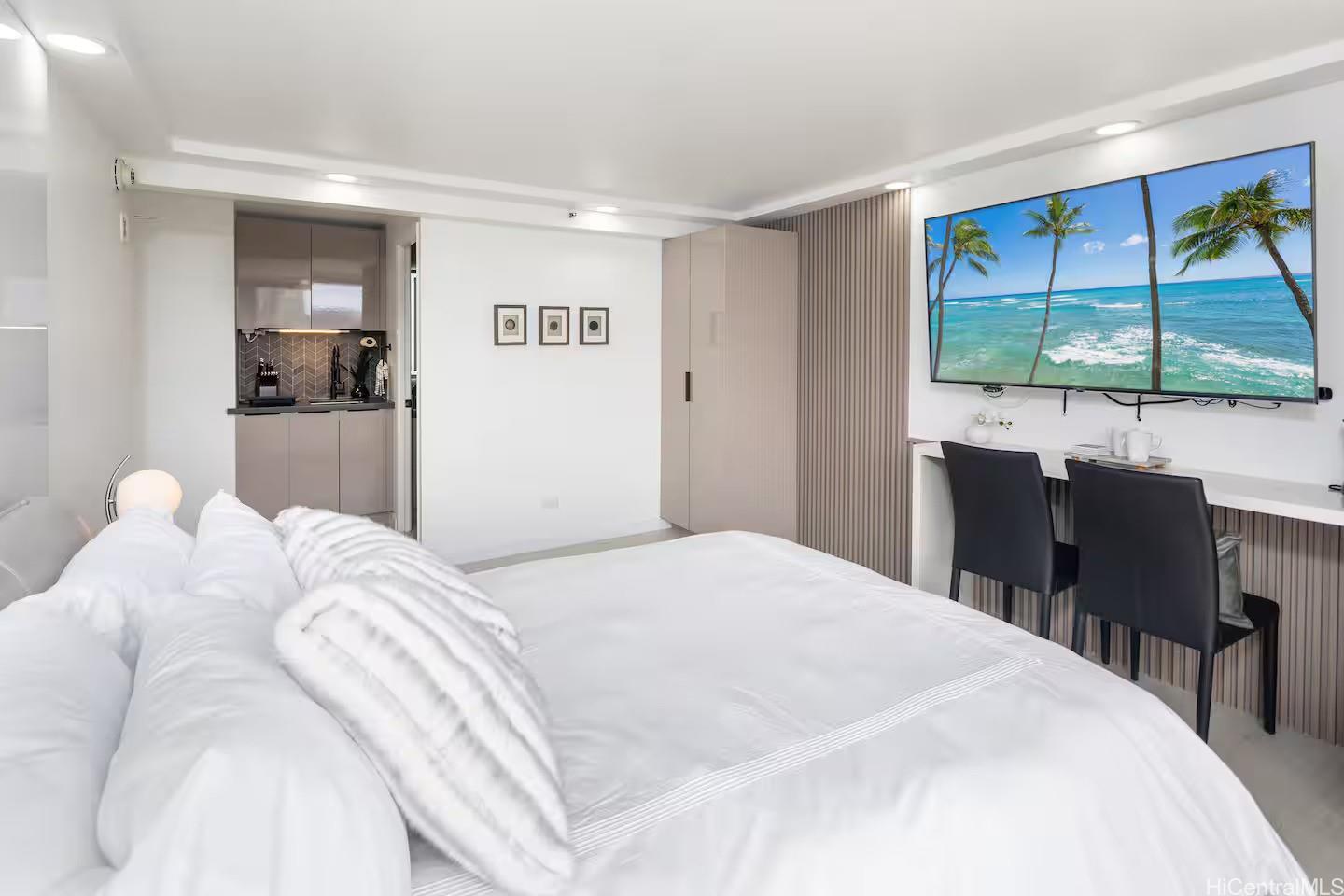 Hawaiian Monarch condo # 1308, Honolulu, Hawaii - photo 6 of 23