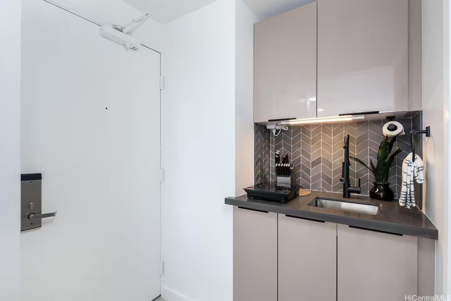 Hawaiian Monarch condo # 1308, Honolulu, Hawaii - photo 7 of 23