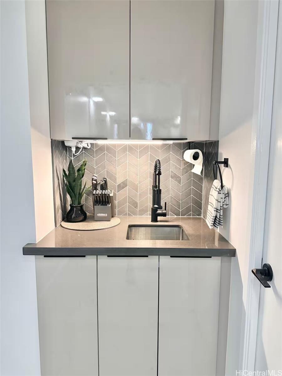 Hawaiian Monarch condo # 1308, Honolulu, Hawaii - photo 8 of 23