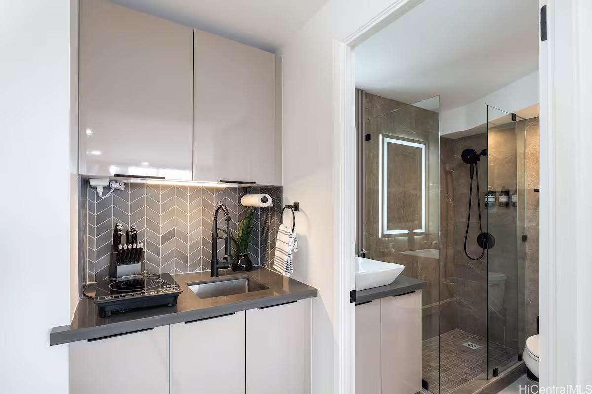 Hawaiian Monarch condo # 1308, Honolulu, Hawaii - photo 9 of 23